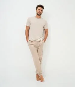 Pijama Longo Listrado em Viscose com Calça Lisa