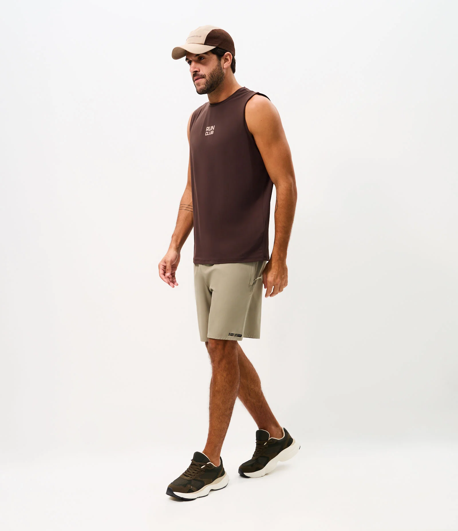 Bermuda Esportiva com Cordão Contrastante e Bolso Verde 1