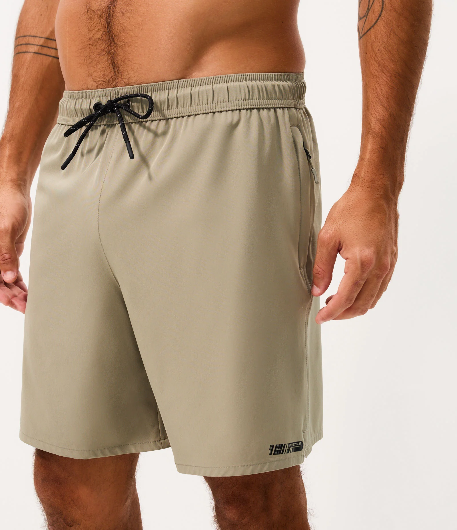 Bermuda Esportiva com Cordão Contrastante e Bolso Verde 2