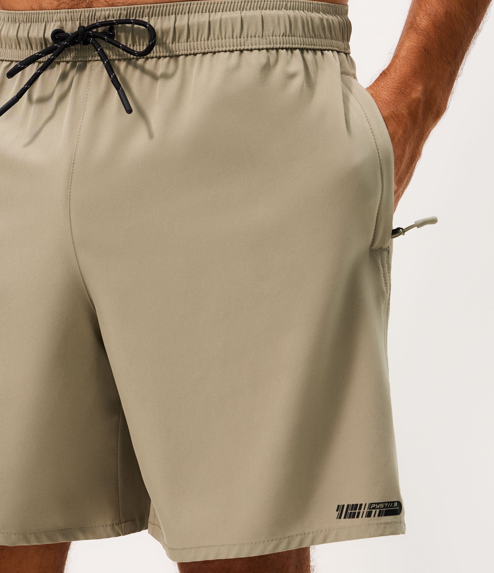 Bermuda Esportiva com Cordão Contrastante e Bolso Verde 3