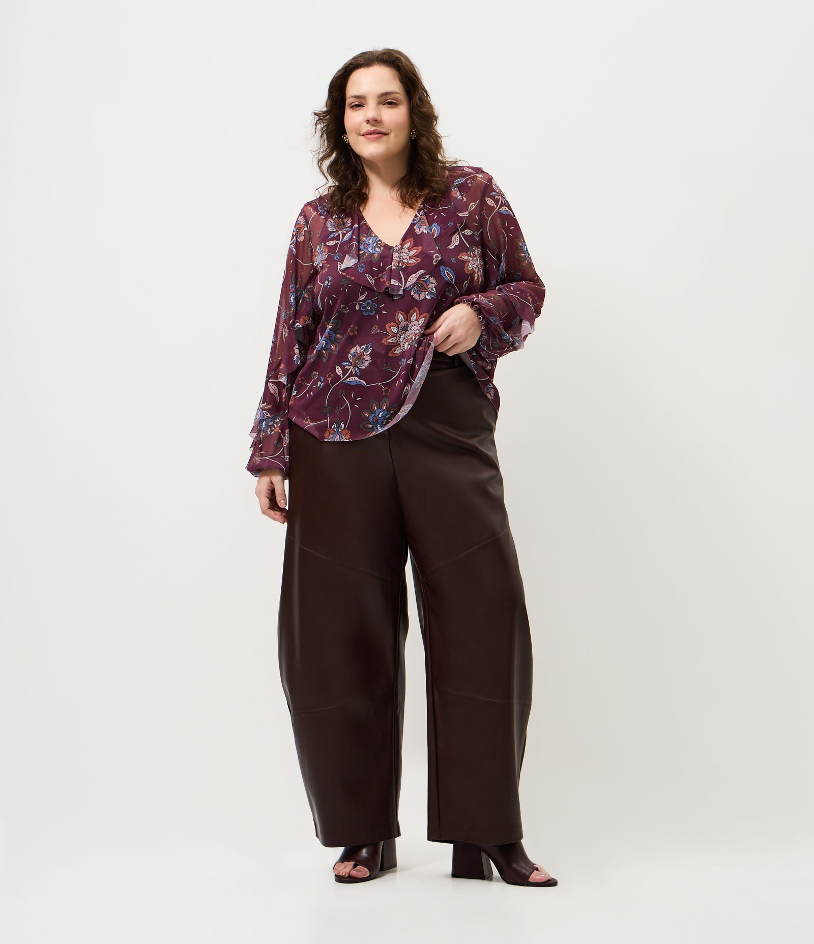 Blusa Tule Floral Manga Longa Curve & Plus Size Marrom 3