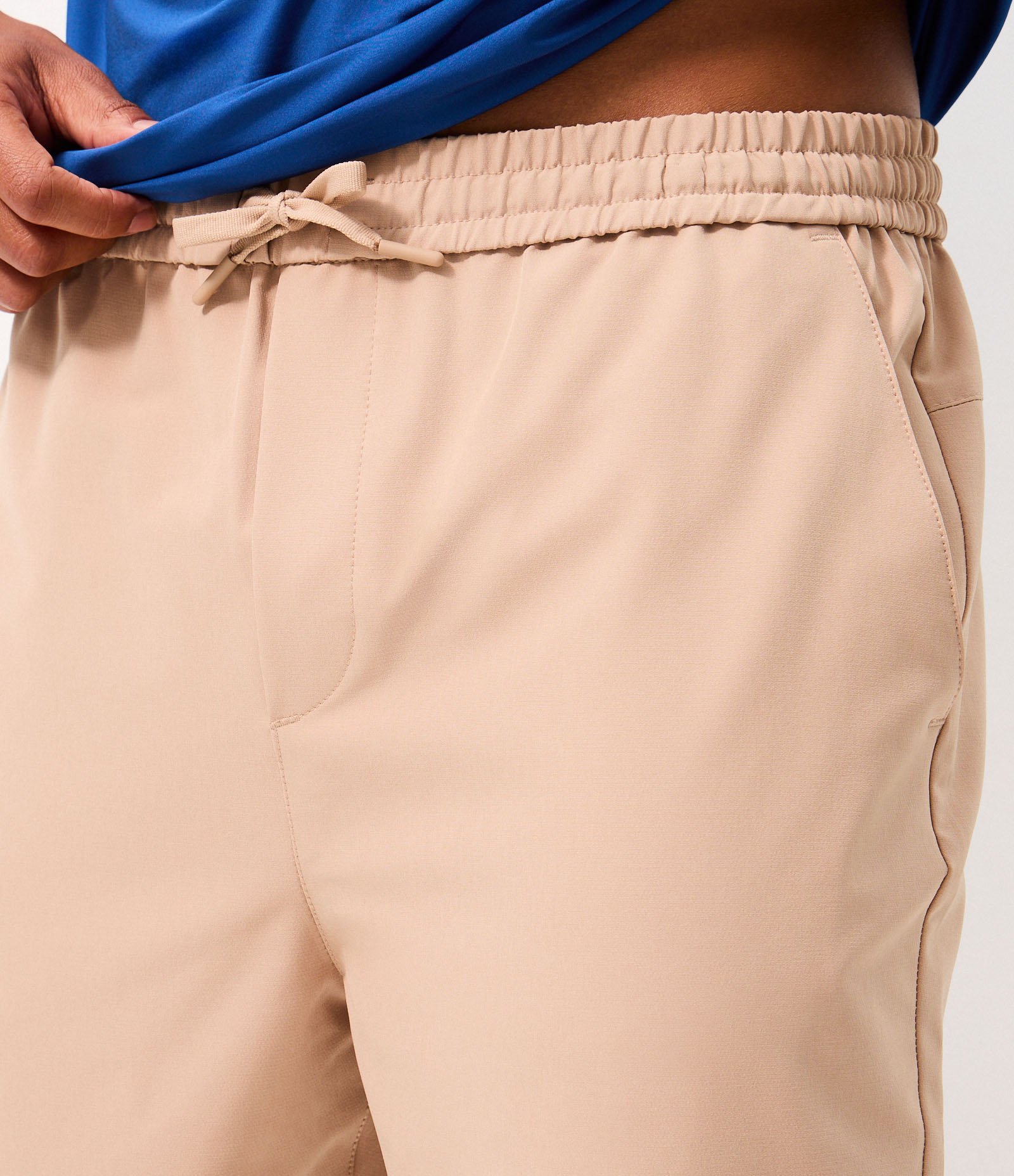 Calça Esportiva com Recortes e Cordão Bege 4