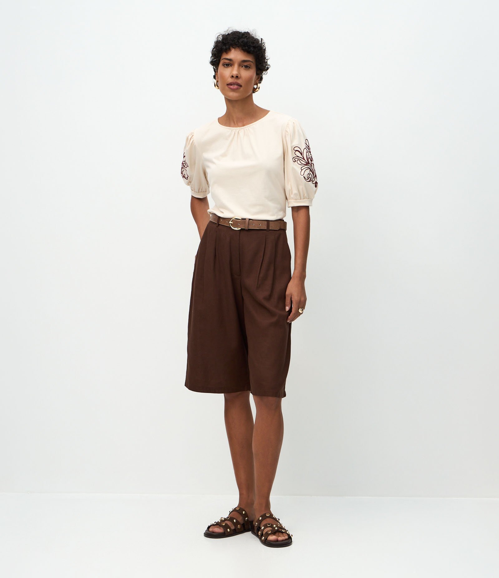 Blusa Manga Curta em Algodão com Bordado Floral Bege 2