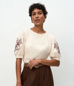 Blusa Manga Curta em Algodão com Bordado Floral