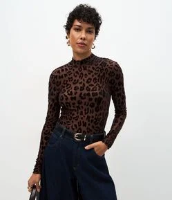 Blusa Ajustada em Tule com Estampa Animal Print