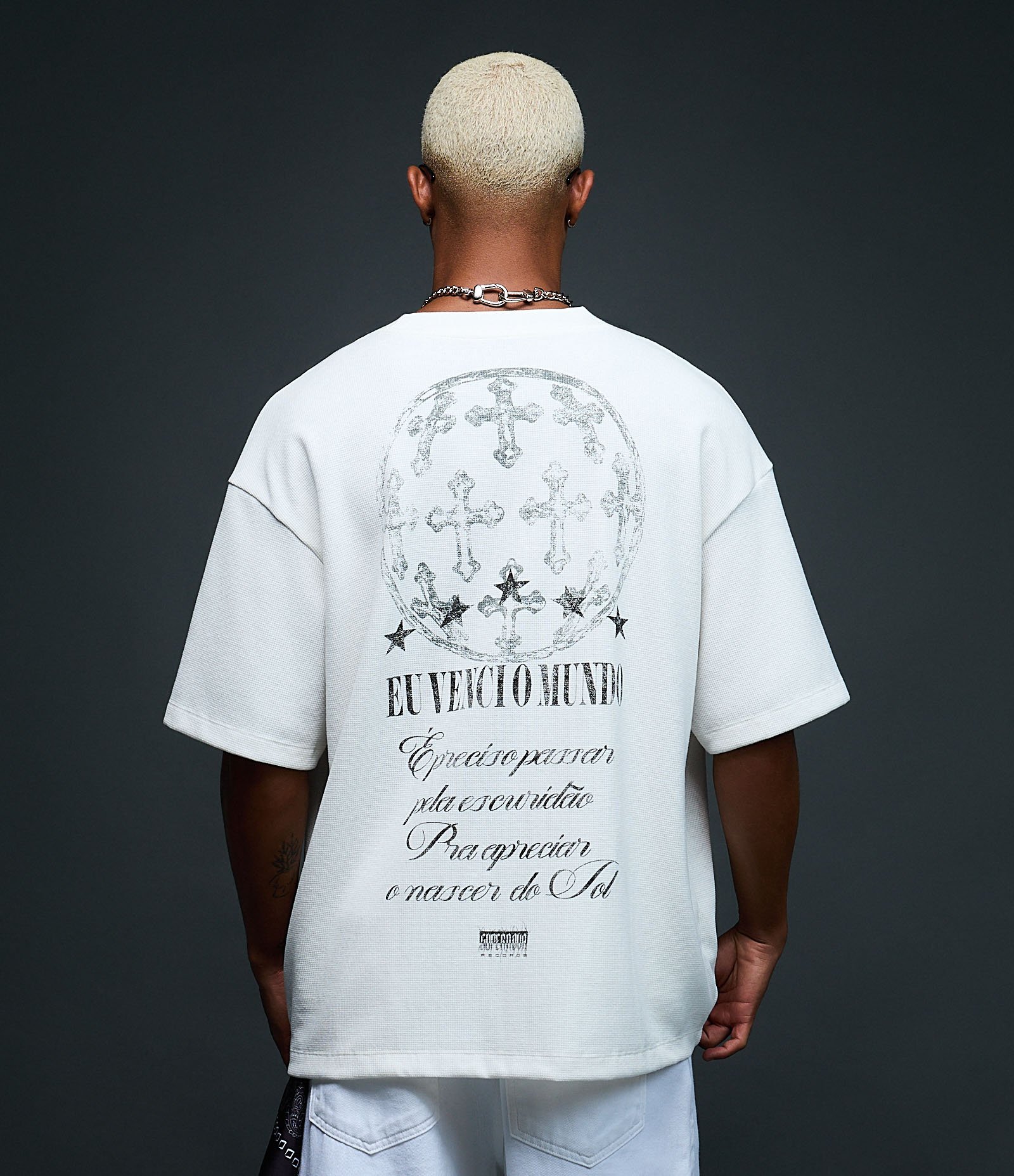 Camiseta Oversized em Algodão Texturizada com Estampa Frente e Costas Veigh Branco 6