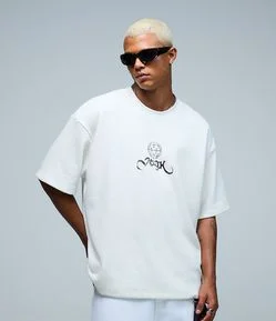 Camiseta Oversized em Algodão Texturizada com Estampa Frente e Costas Veigh