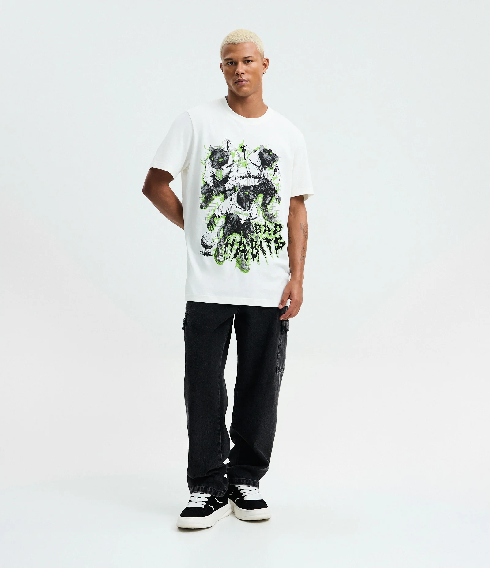 Camiseta Manga Curta com Estampa Bad Habits Branco 2