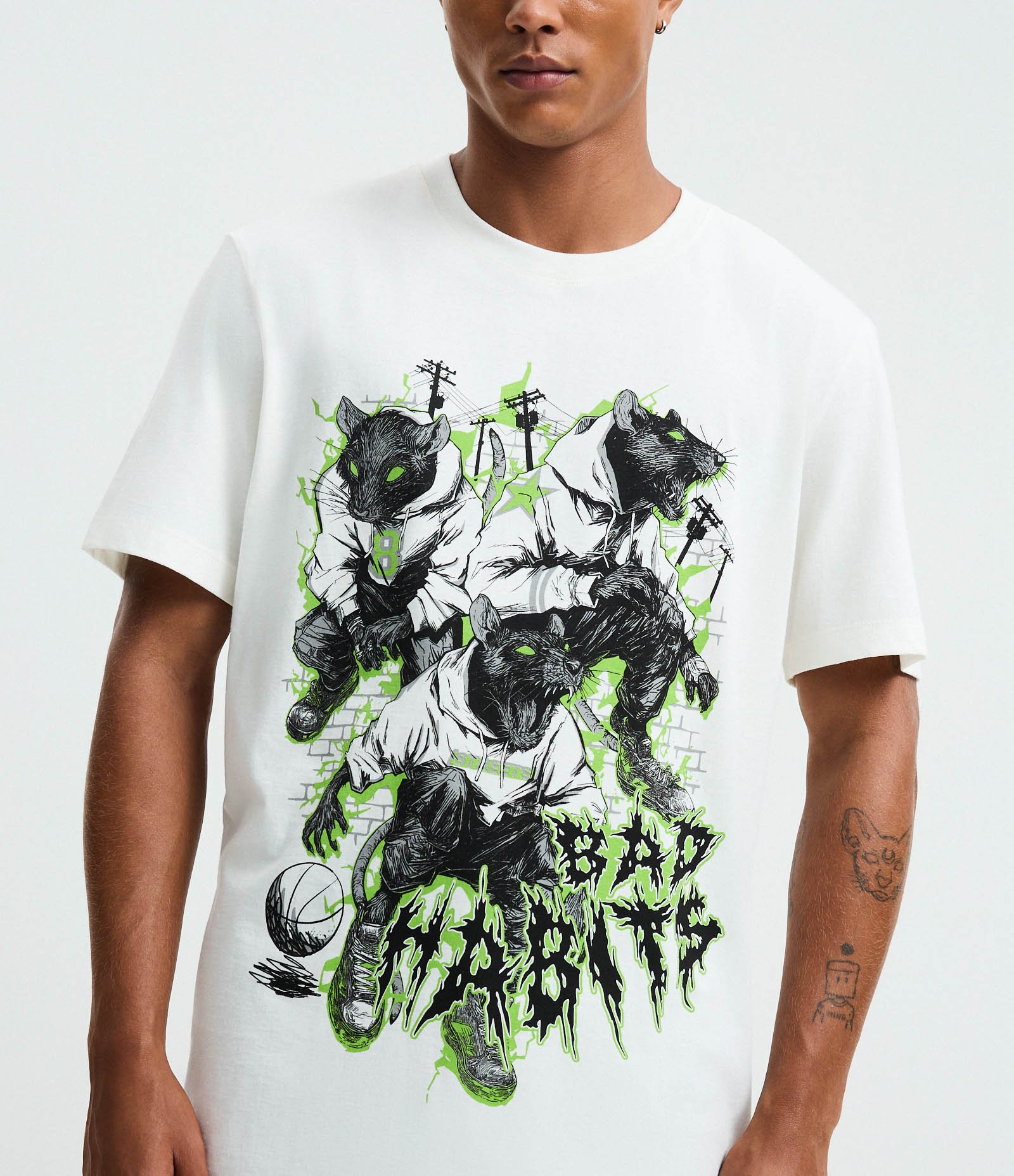 Camiseta Manga Curta com Estampa Bad Habits Branco 4