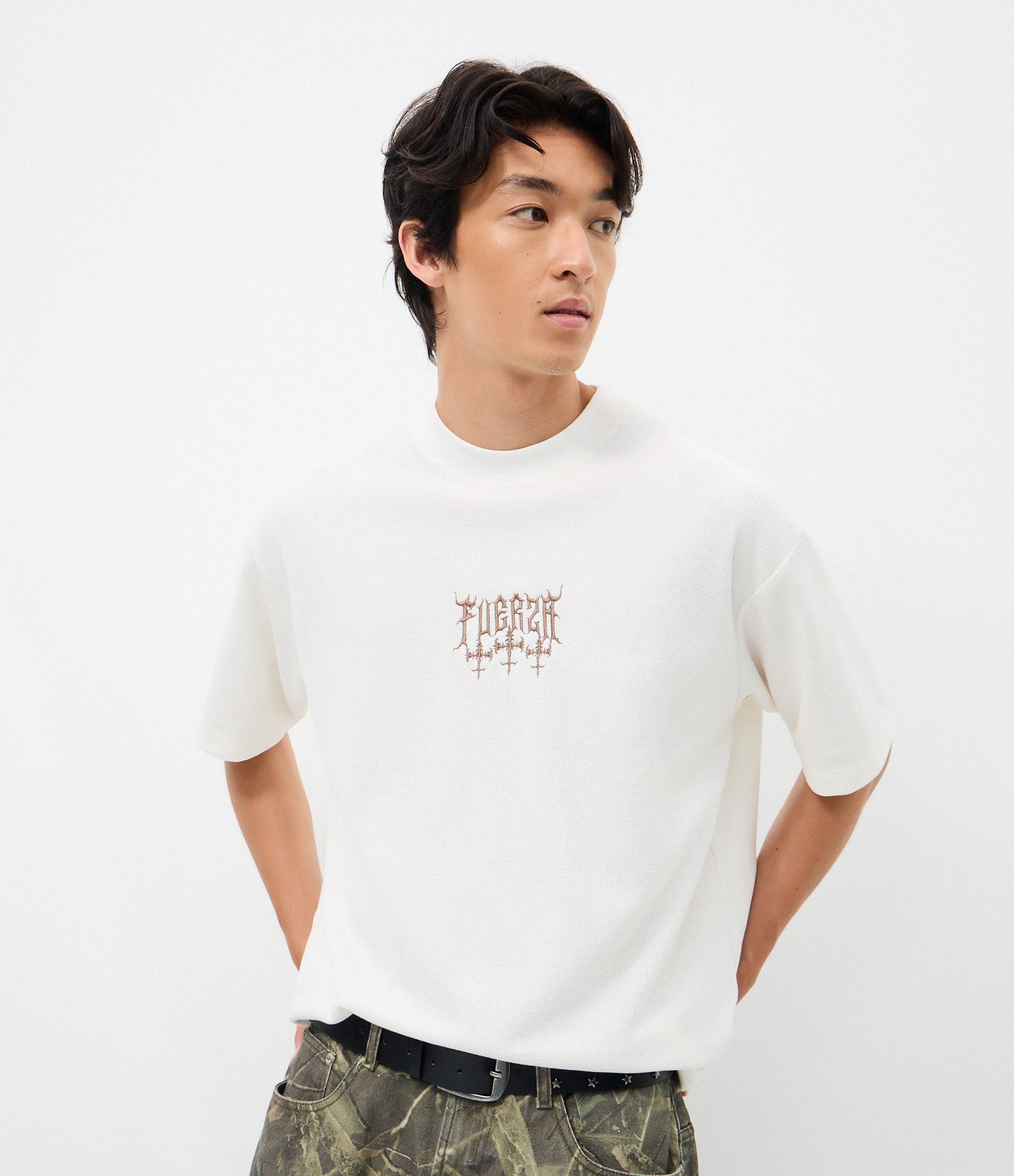 Camiseta Boxy Manga Curta com Bordado Fuerza Branco 1