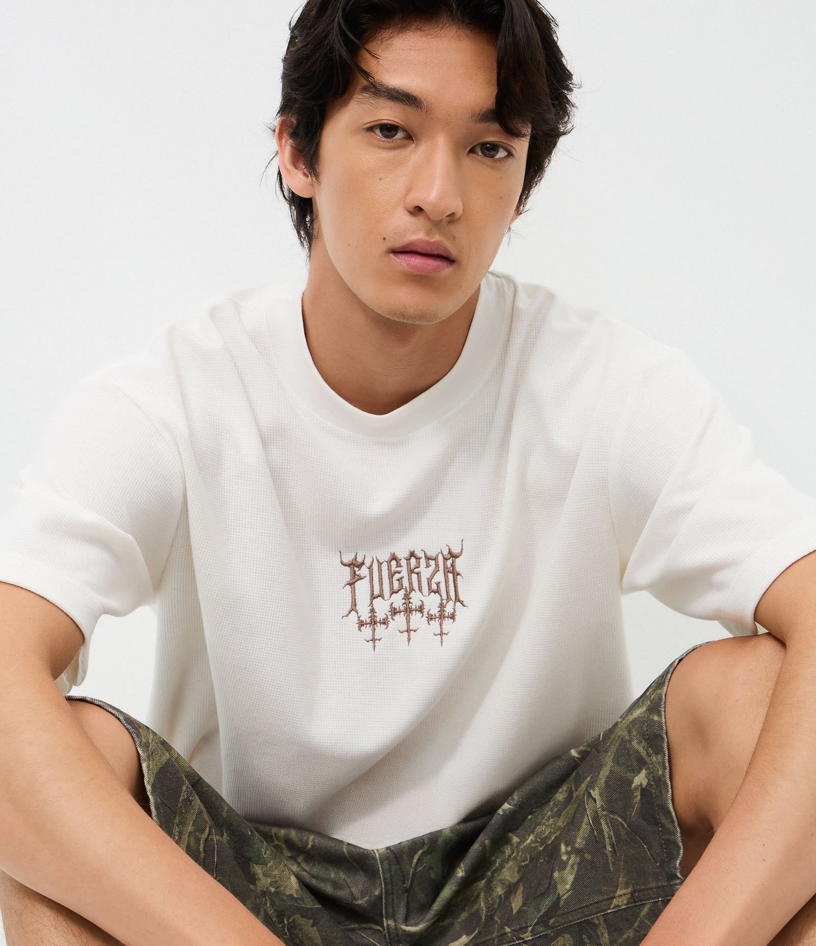 Camiseta Boxy Manga Curta com Bordado Fuerza Branco 3