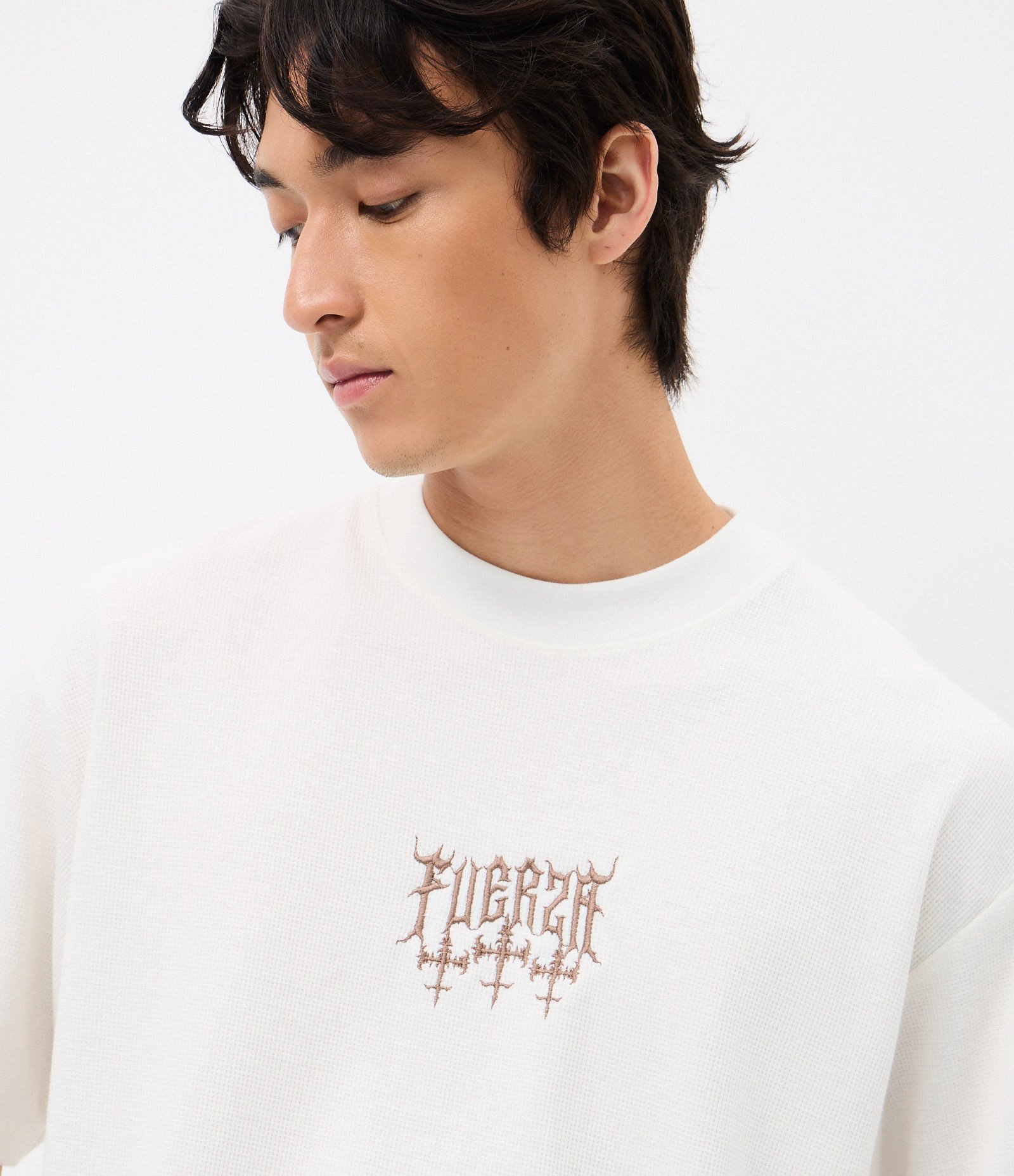 Camiseta Boxy Manga Curta com Bordado Fuerza Branco 4