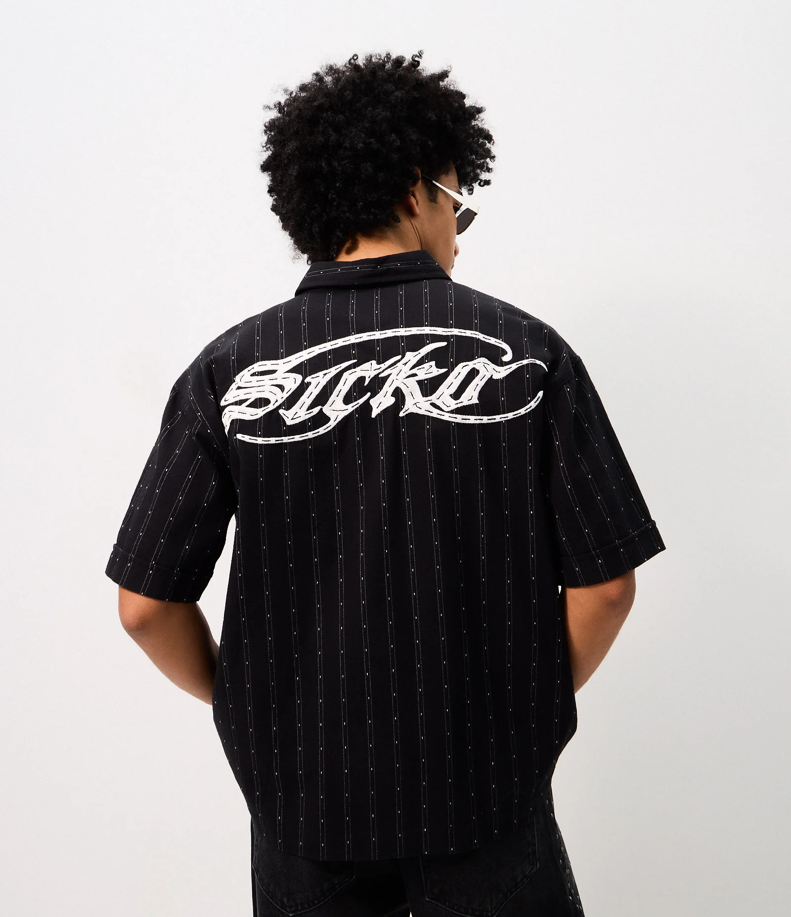 Camisa Boxy em Algodão Texturizada com Listras Verticais Preto 1