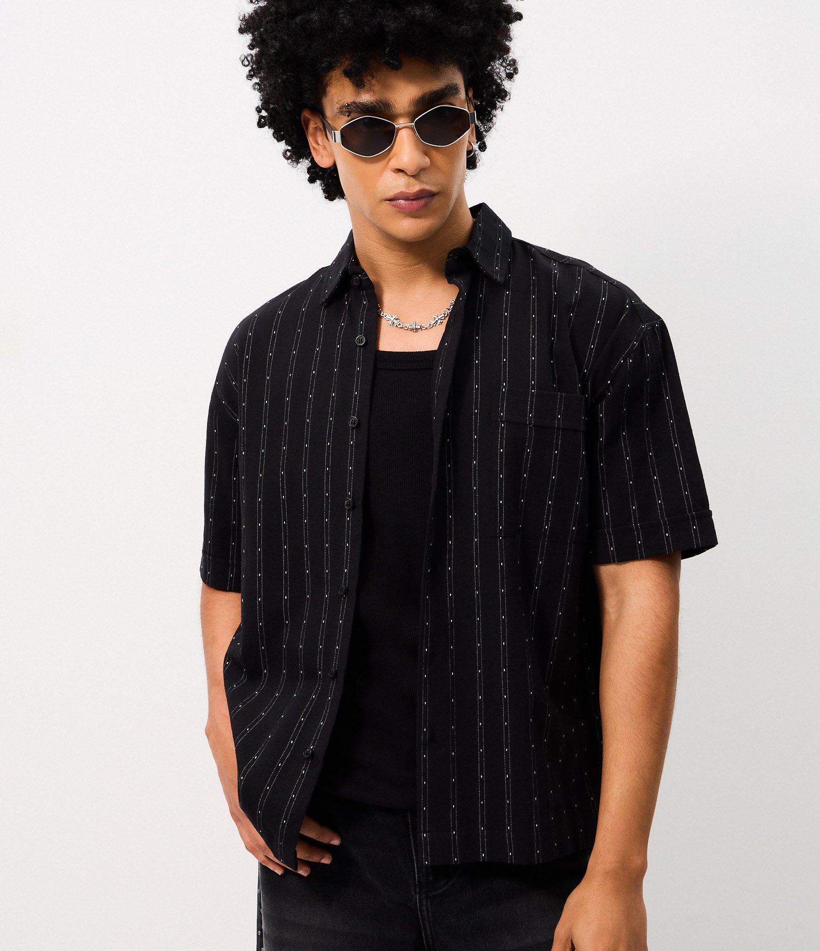 Camisa Boxy em Algodão Texturizada com Listras Verticais Preto 3