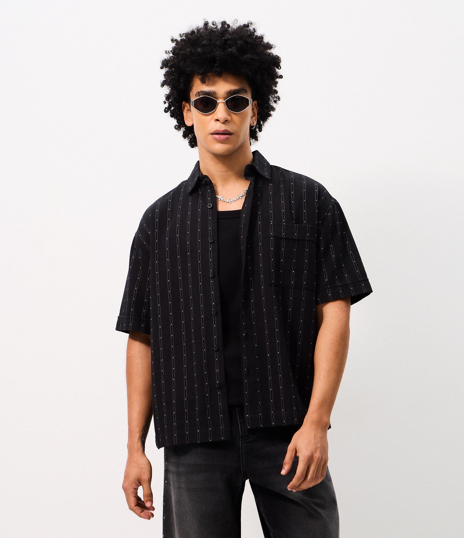 Camisa Boxy em Algodão Texturizada com Listras Verticais Preto 4