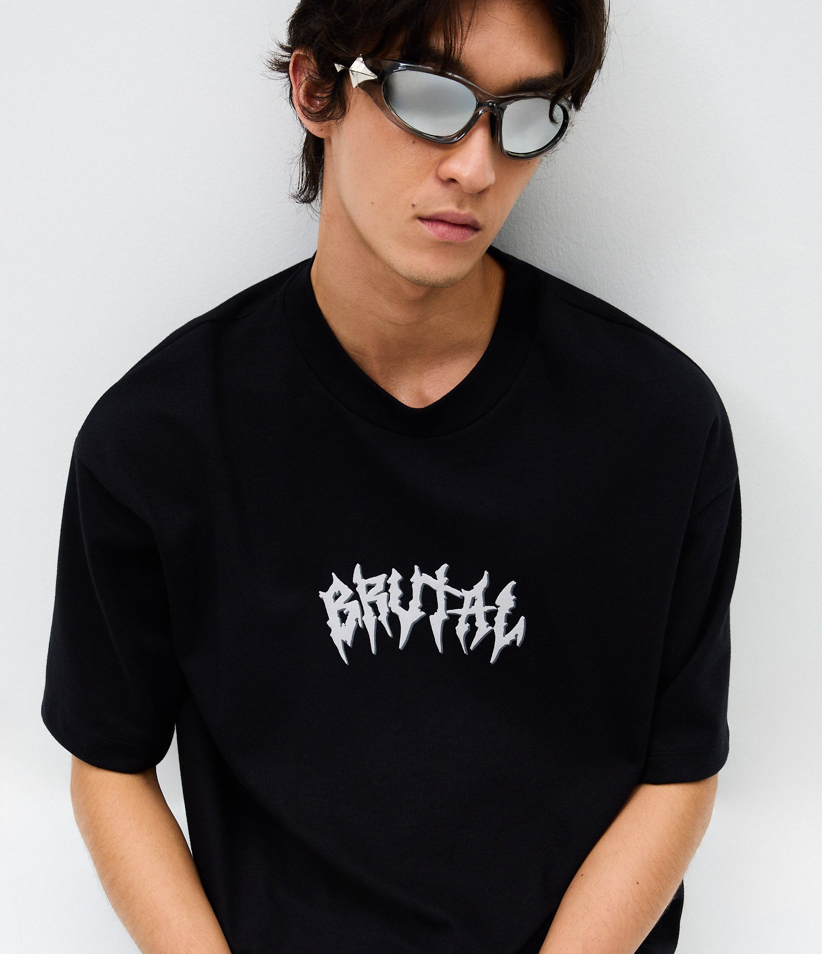 Camiseta Overboxy em Algodão com Estampa Lettering Brutal e Esqueleto Preto 4