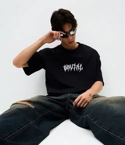 Camiseta Overboxy em Algodão com Estampa Lettering Brutal e Esqueleto
