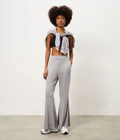 Calça Flare Esportiva em Microfibra