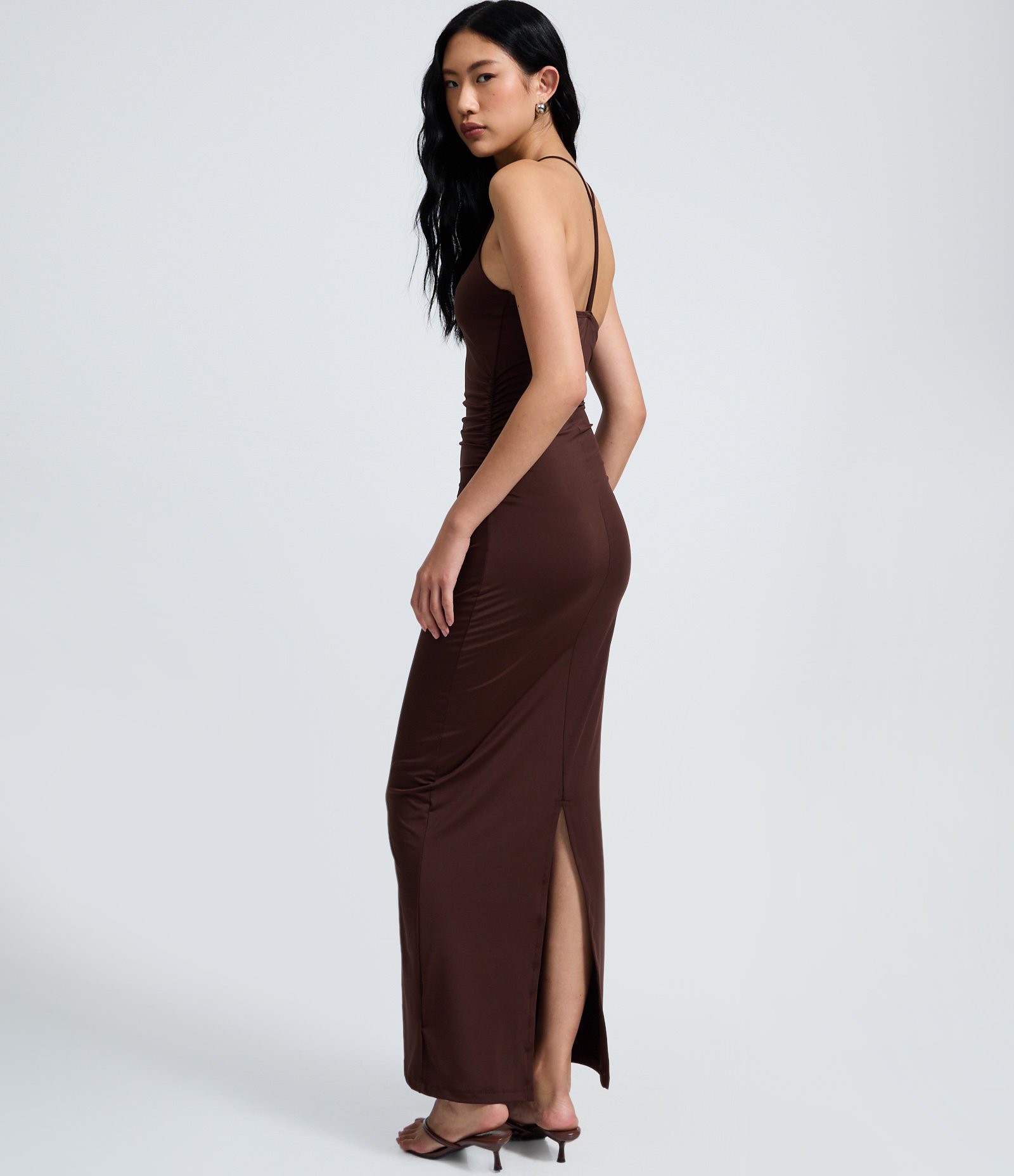 Vestido New Midi Justinho em Microfibra com Gola Halter Marrom 1