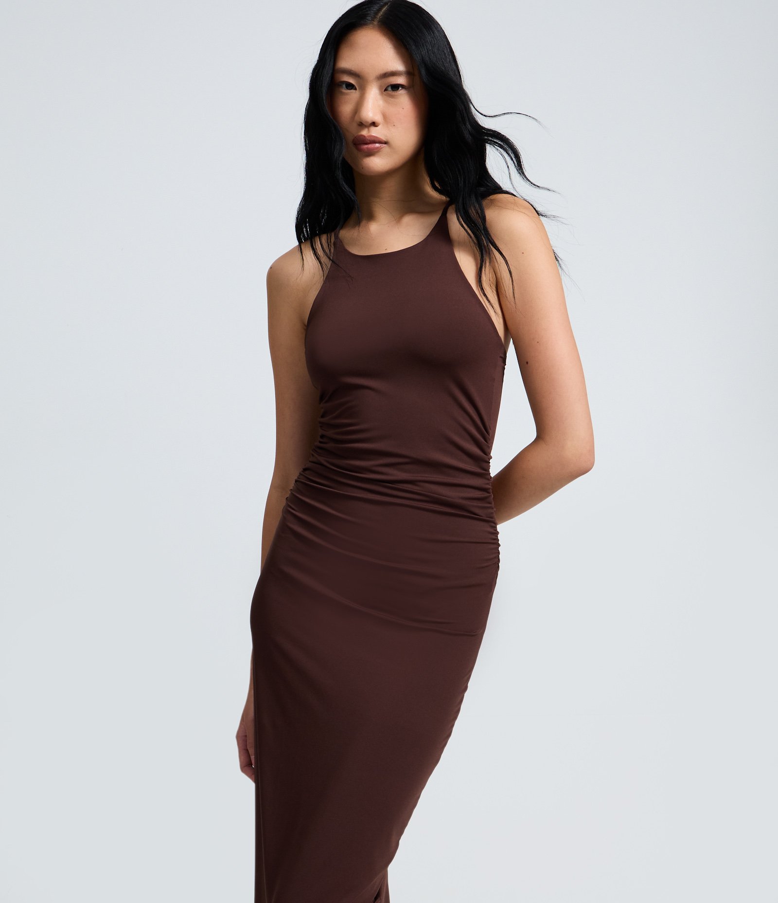 Vestido New Midi Justinho em Microfibra com Gola Halter Marrom 2