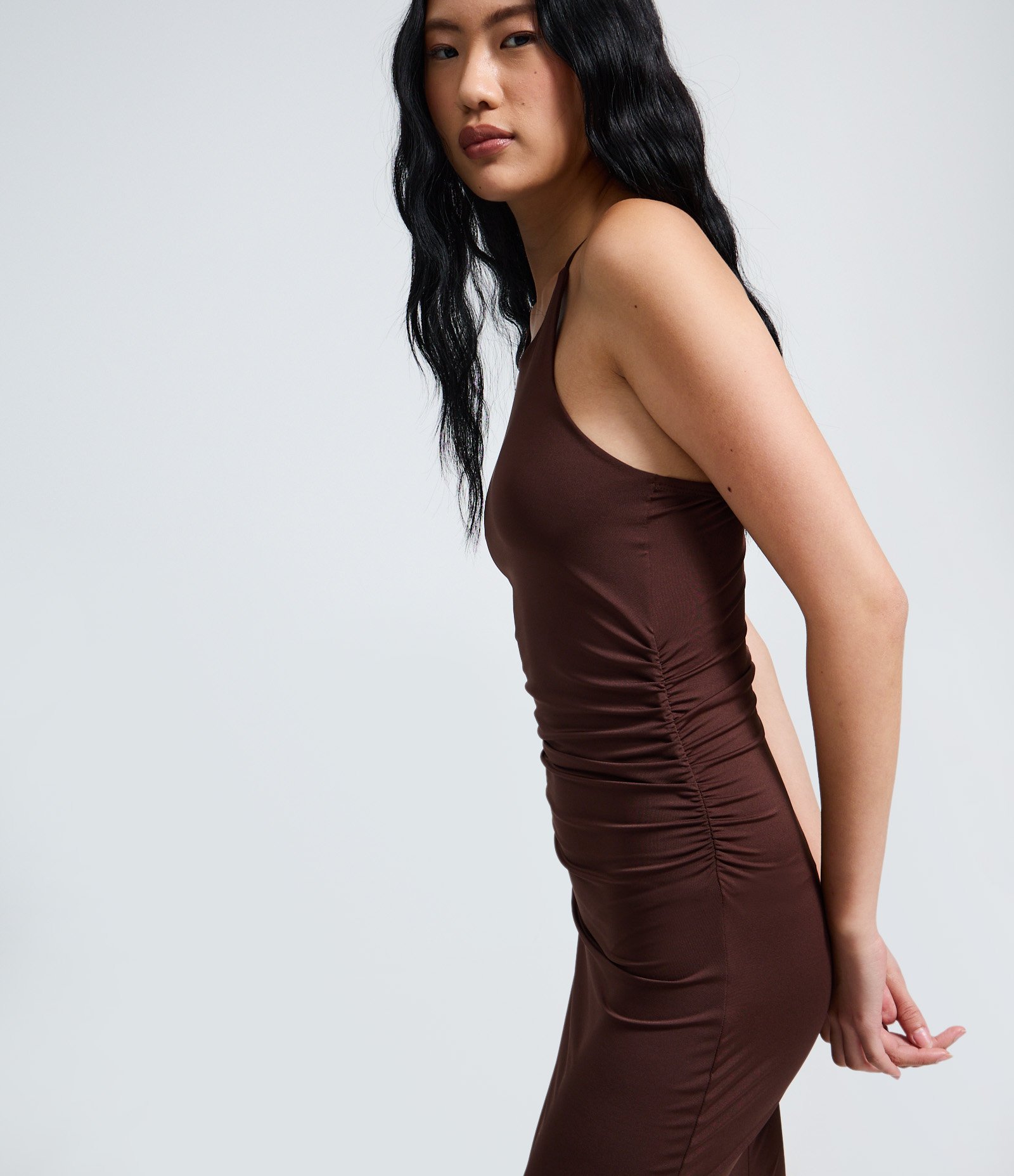 Vestido New Midi Justinho em Microfibra com Gola Halter Marrom 4