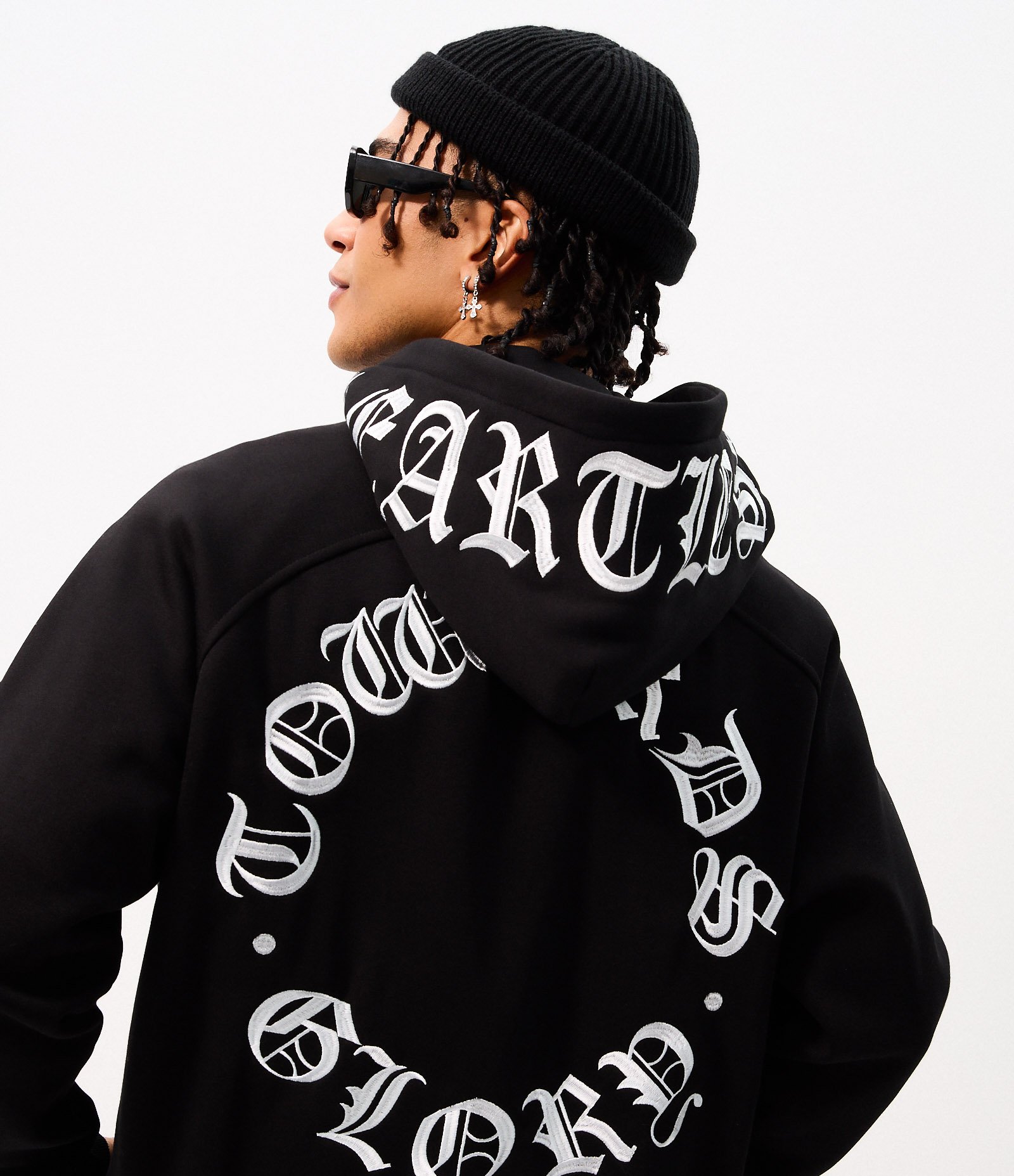 Moletom Boxy com Lettering no Capuz e na Posterior Preto 1
