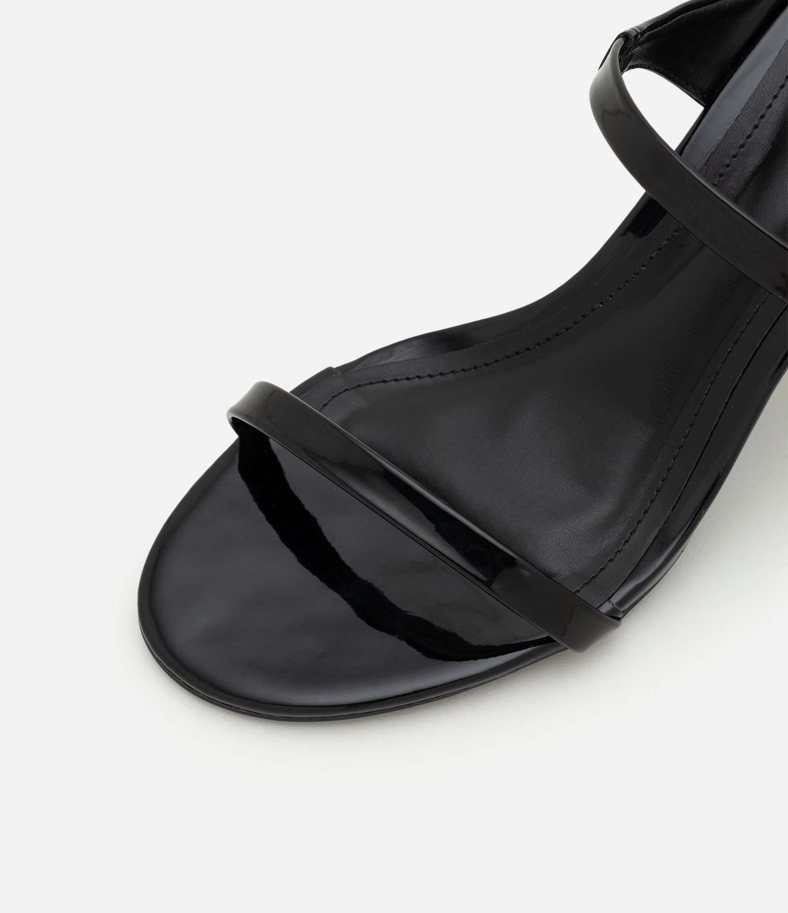 Sandália Mule em PU com Tiras e Salto Médio Preto 5