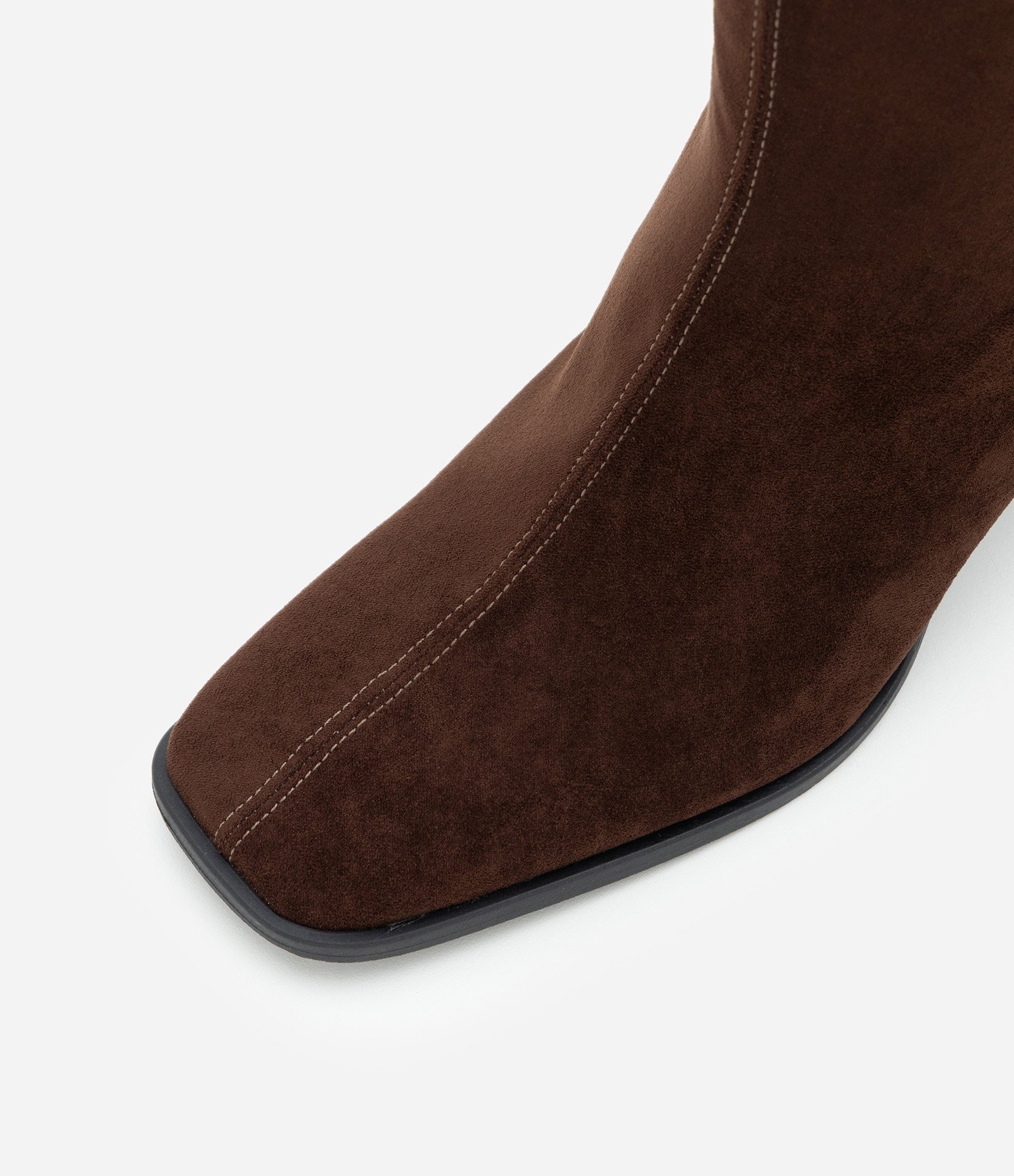 Bota Cano Longo em Suede com Bico Quadrado Marrom 4