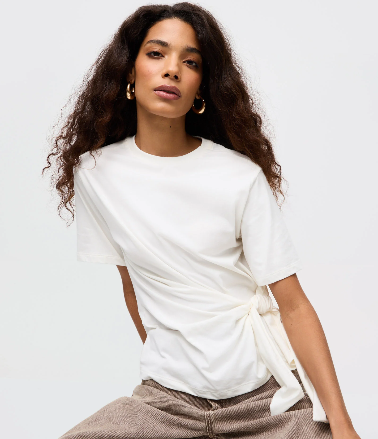 Camiseta em Algodão com Detalhe de Amarração Frontal Branco 1