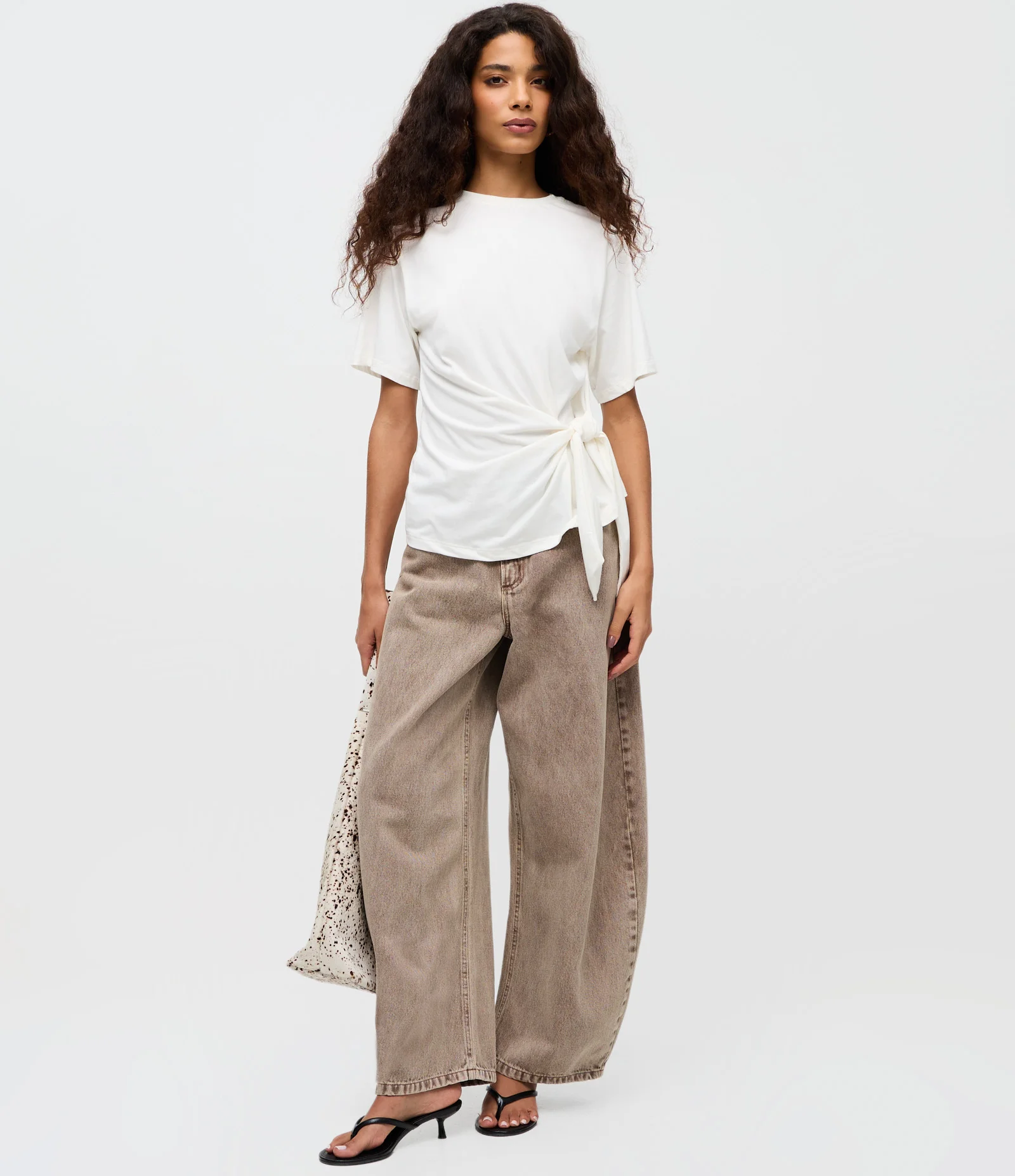 Camiseta em Algodão com Detalhe de Amarração Frontal Branco 2