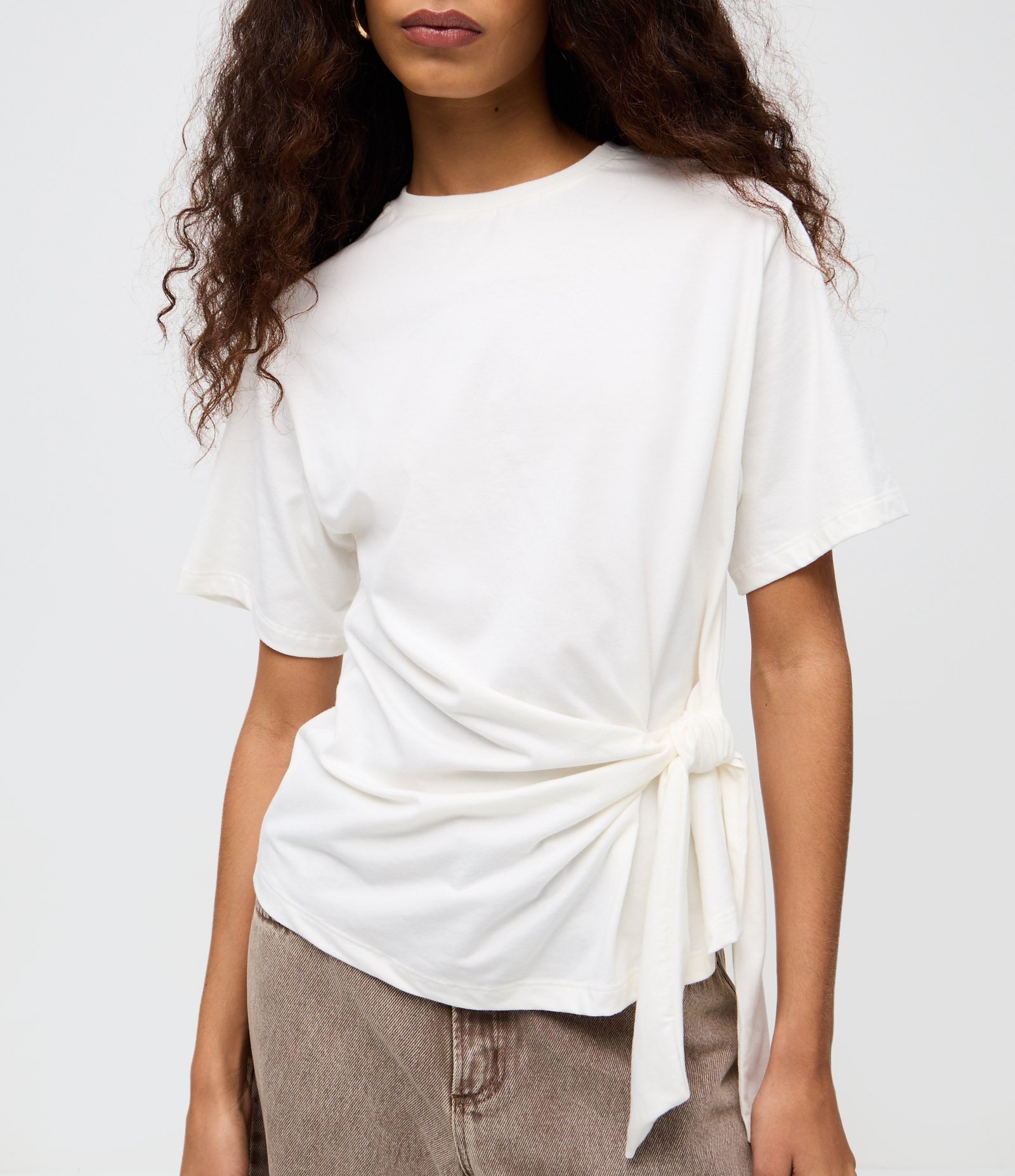 Camiseta em Algodão com Detalhe de Amarração Frontal Branco 4