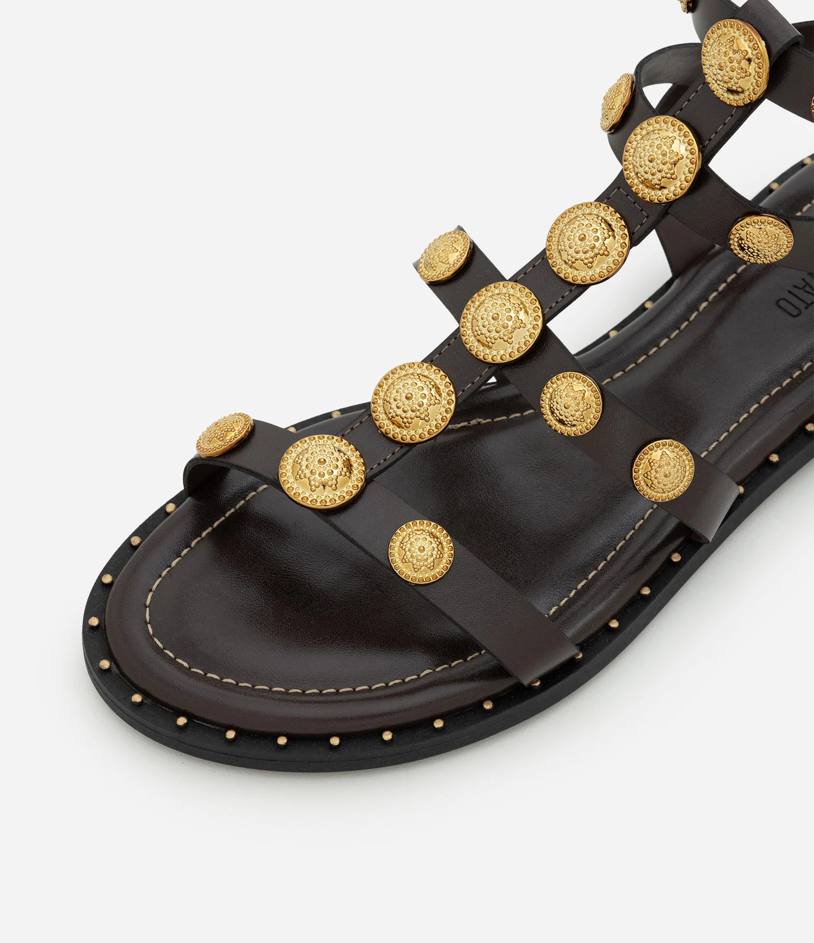 Rasteira Gladiadora em PU com Aviamentos de Moedas Marrom 1