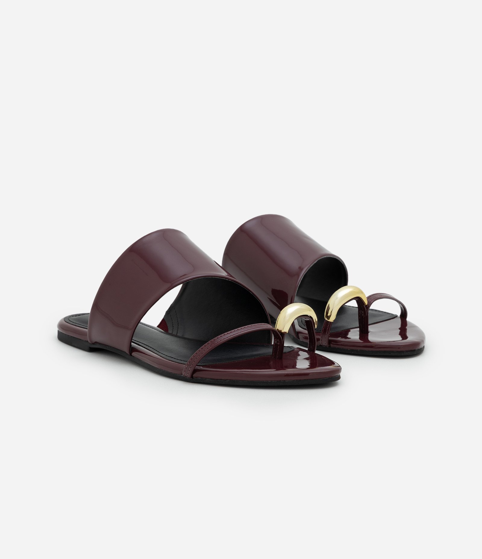 Rasteira em PU com Bico Folha e Dedeira Bordô 3