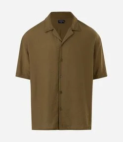 Camisa Boxy em Viscose Texturizado e Gola Bowling