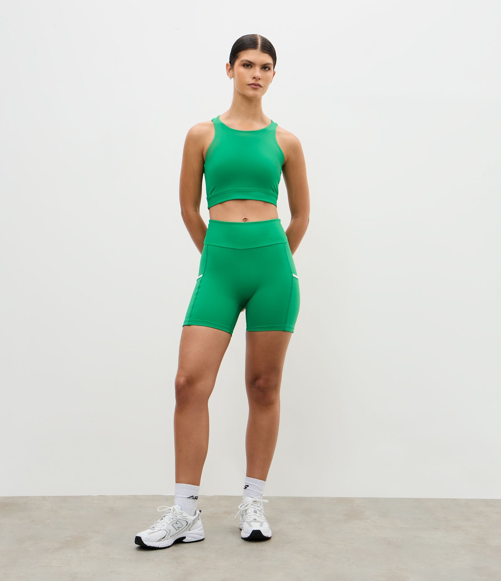Top Halter Neck Esportivo em Microfibra com Abertura nas Costas Verde 6