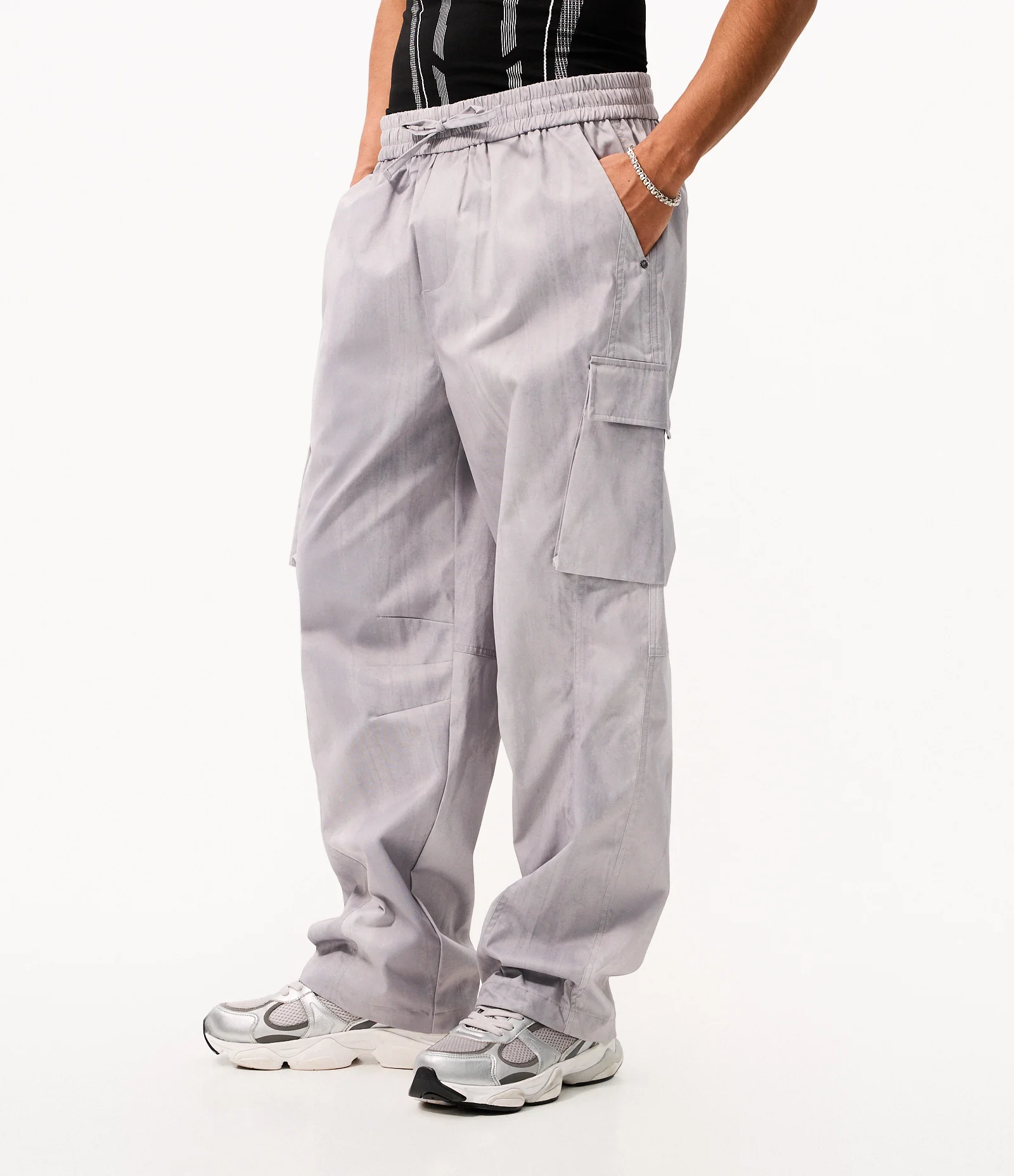 Calça Masculina Super Baggy com Bolsos Cargo Cinza 2