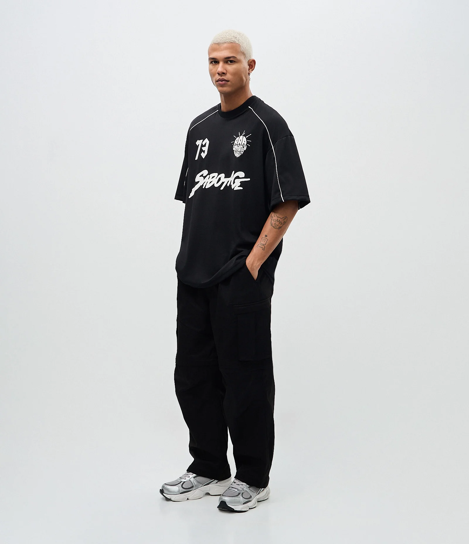 Camiseta Oversized SABOTAGE 73 com Estampa Preto
