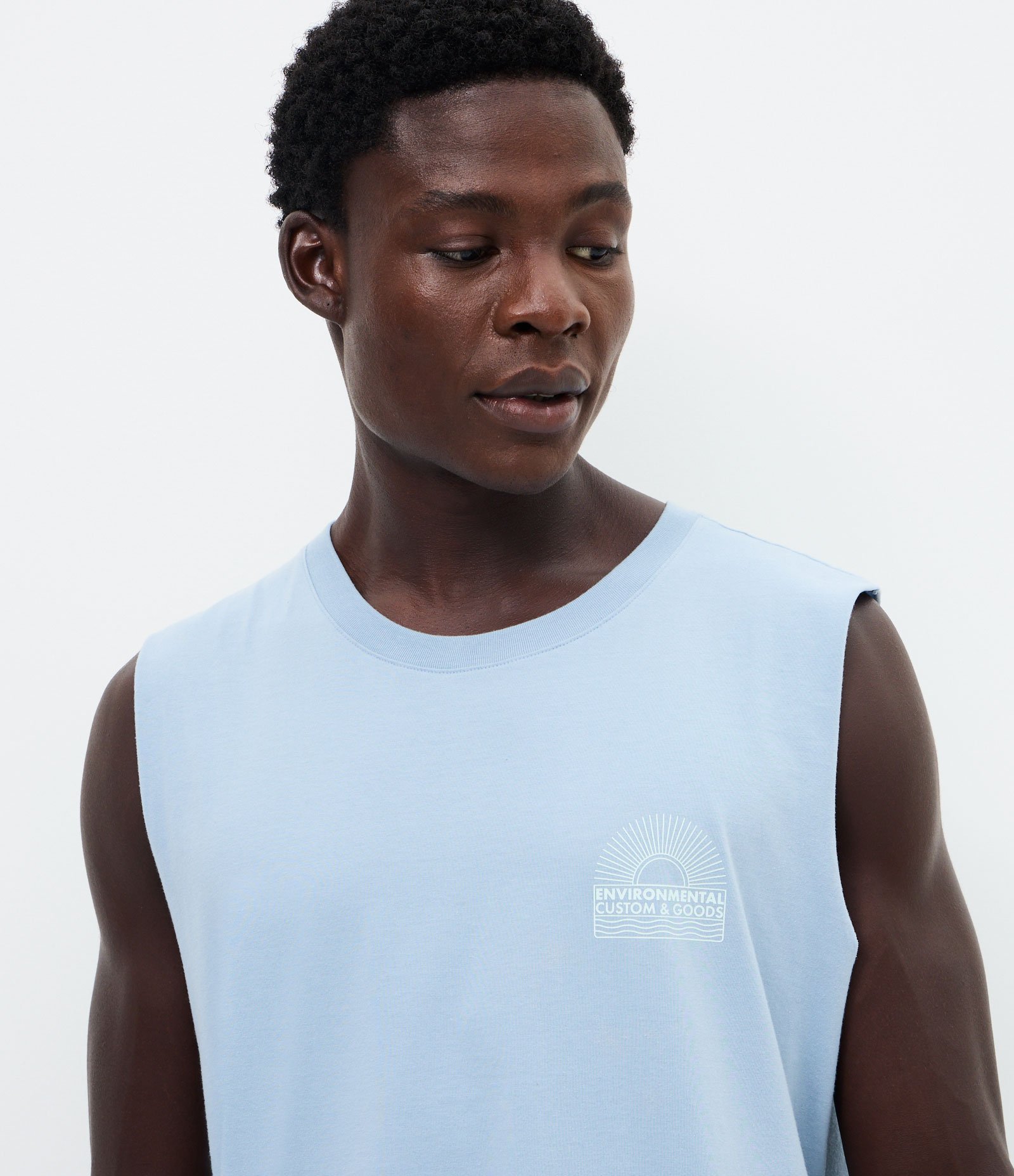 Regata Comfort com Estampa Coqueiro e Sol Azul 3