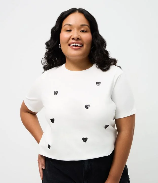 Blusa Manga Curta com Corações em Paetê Curve & Plus Size