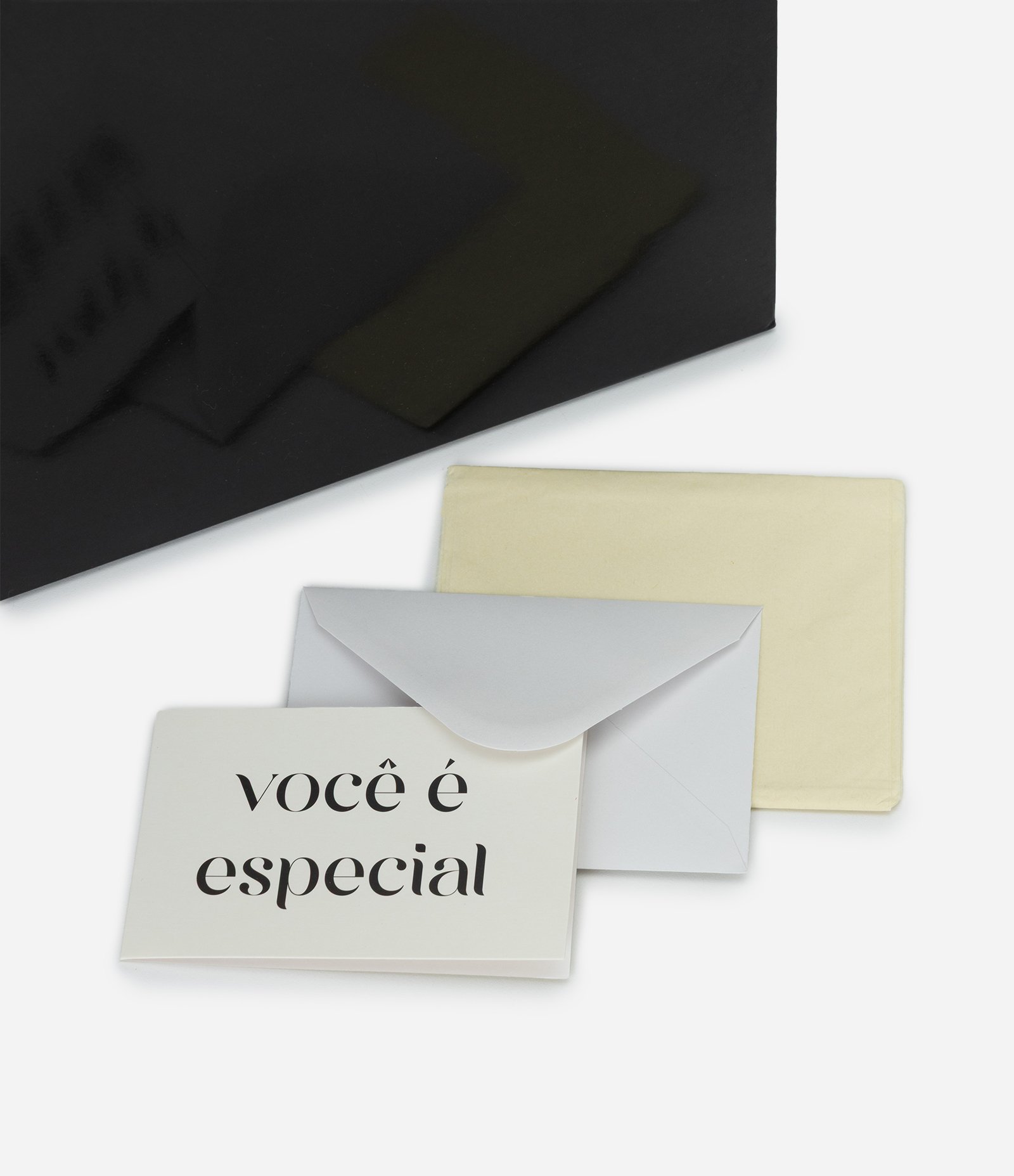 Embalagem de Presente Médio com Envelope e Papel de Seda Preto 4