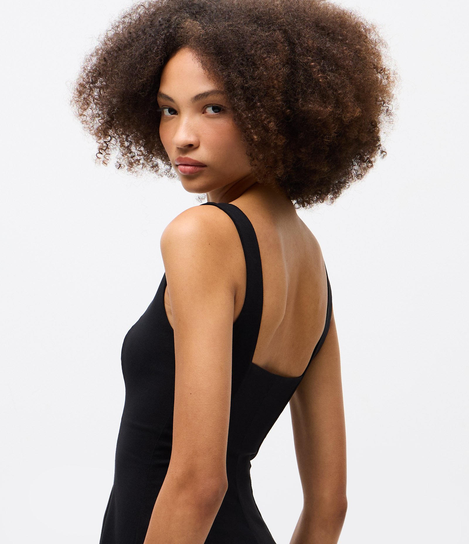 Vestido Curto Sem Manga em Viscolinho com Decote Coração Preto 4