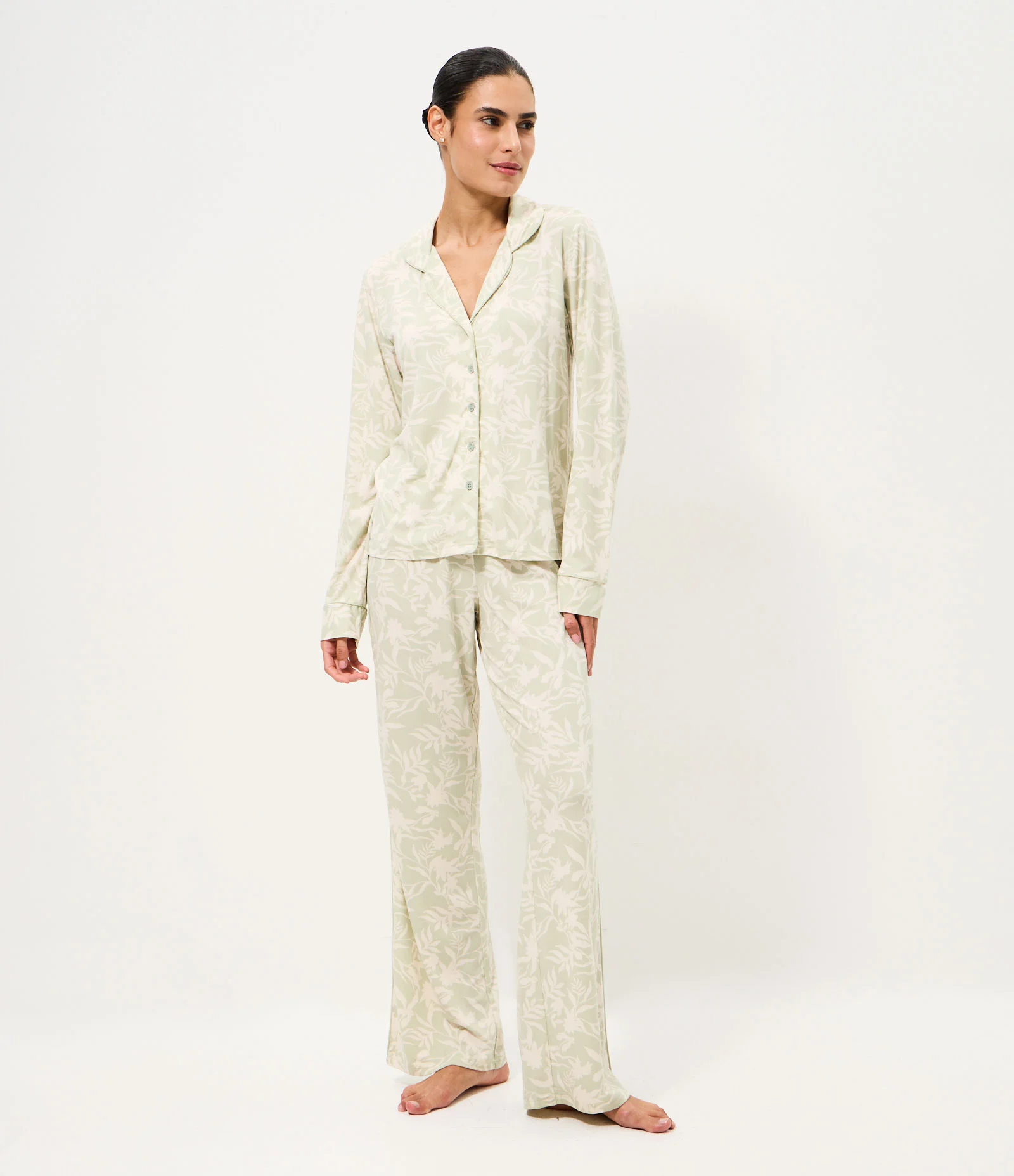 Pijama Longo Americano em Peach Touch com Estampa Floral Verde 1