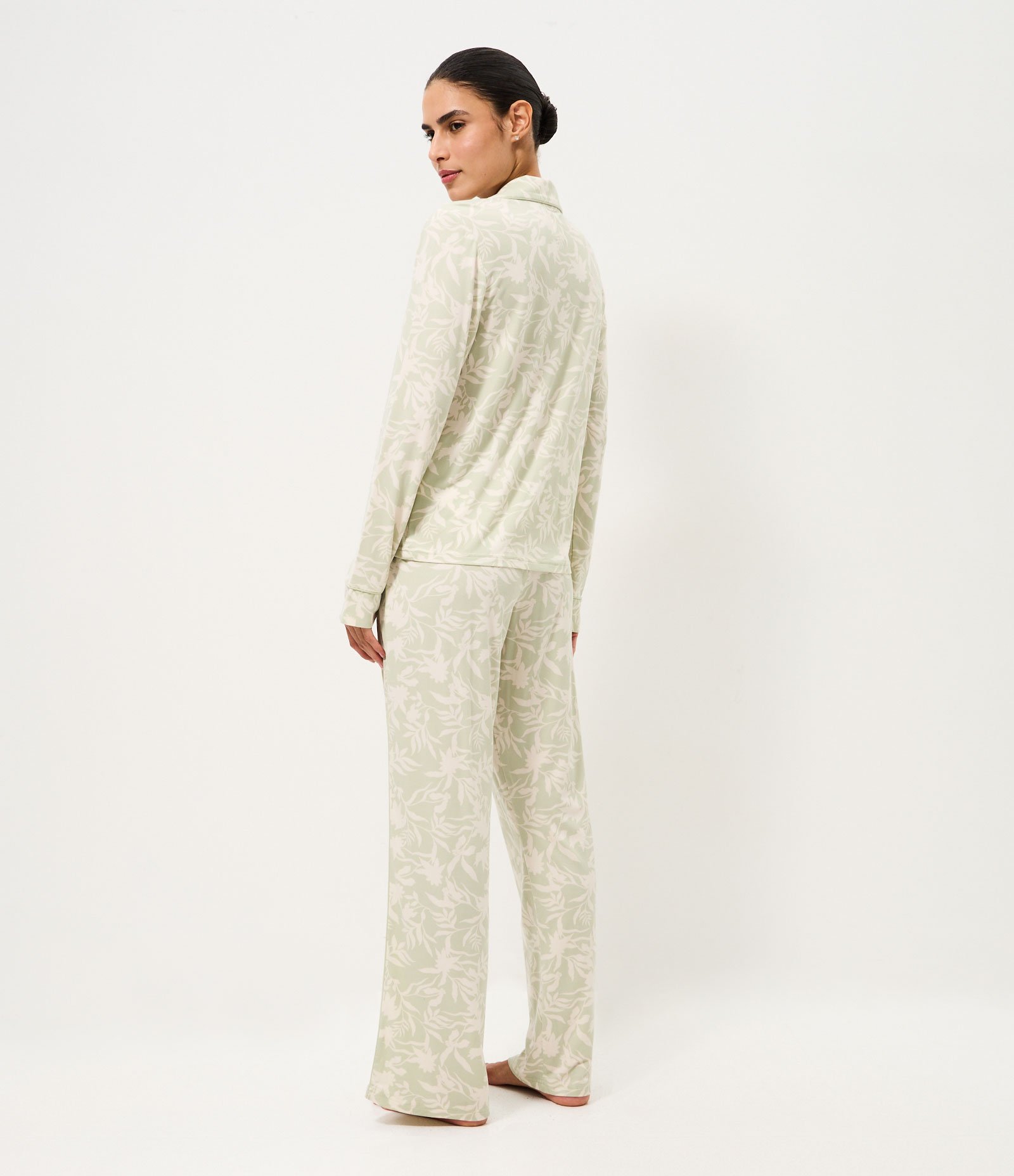 Pijama Longo Americano em Peach Touch com Estampa Floral Verde 4