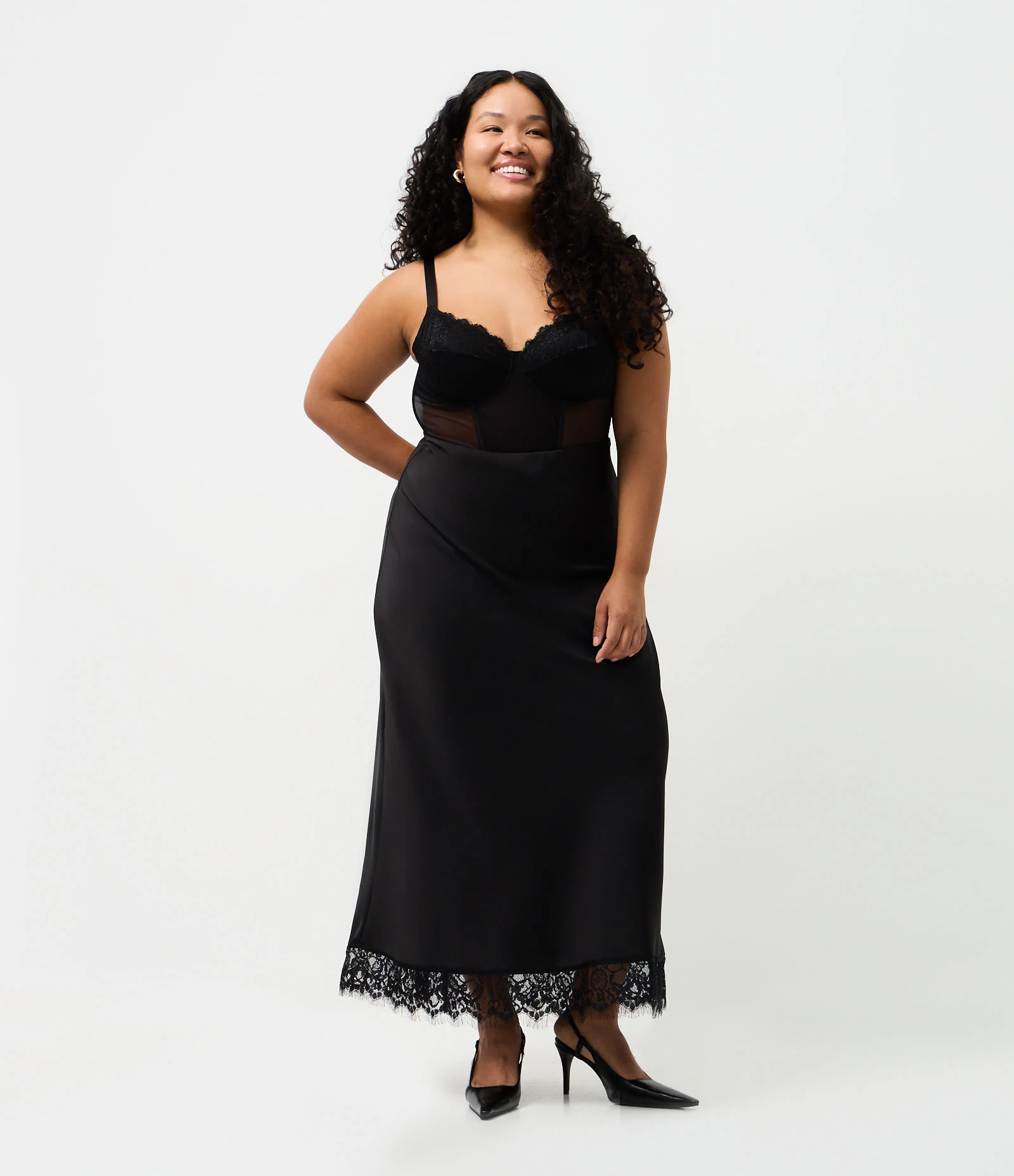 Saia Midi Acetinada com Renda na Barra Curve & Plus Size Preto 1