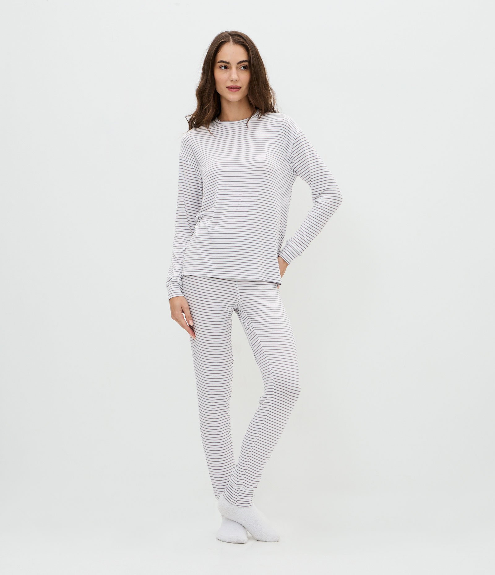 Pijama Longo em Tricô com Estampa de Listras Branco 1