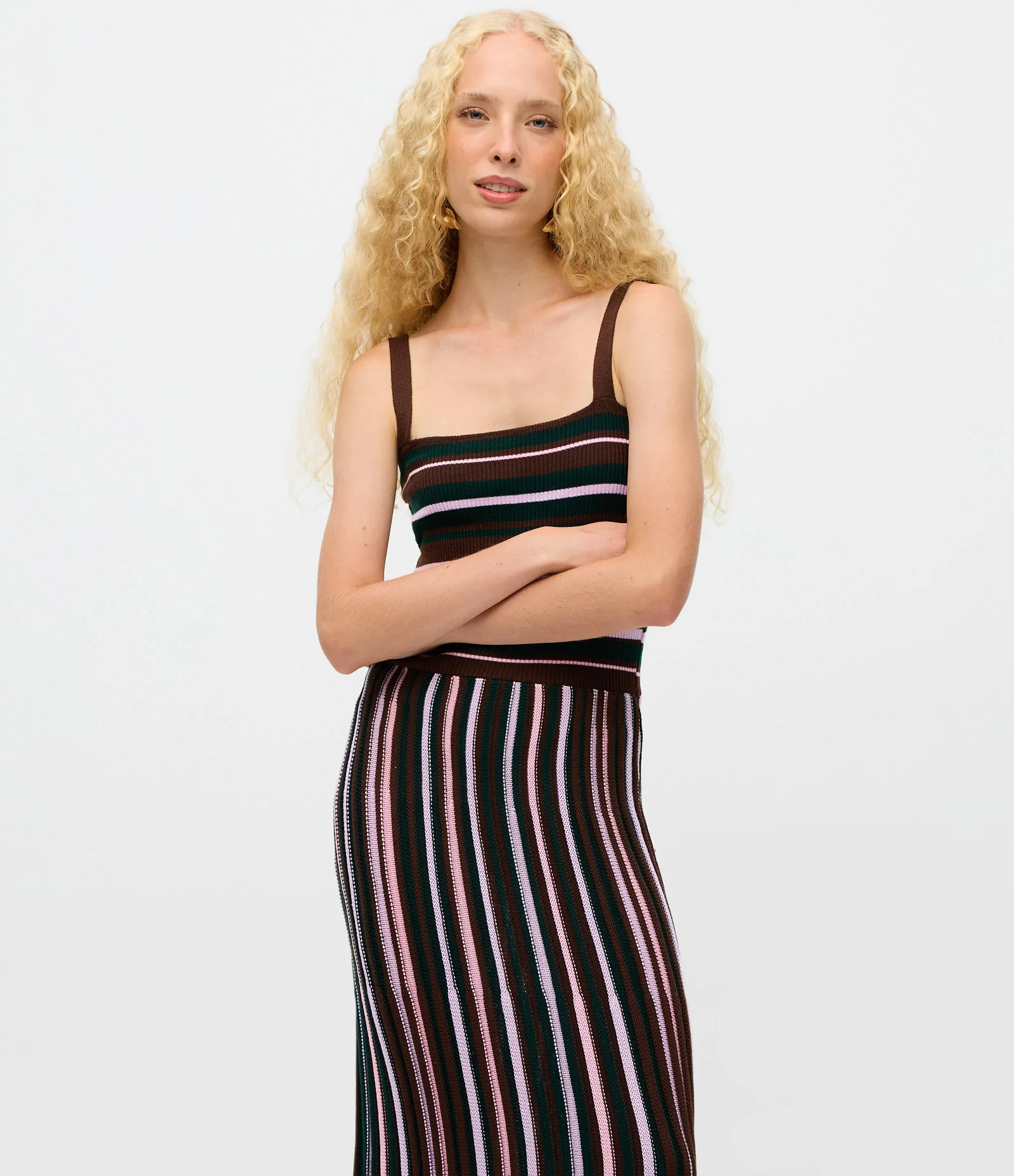 Vestido Longo Evasê em Tricô Listrado com Decote Quadrado Marrom 2