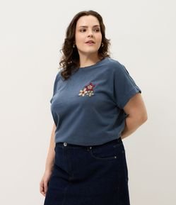 Blusa Manga Curta Fio Tinto com Bordado Floral Curve & Plus Size
