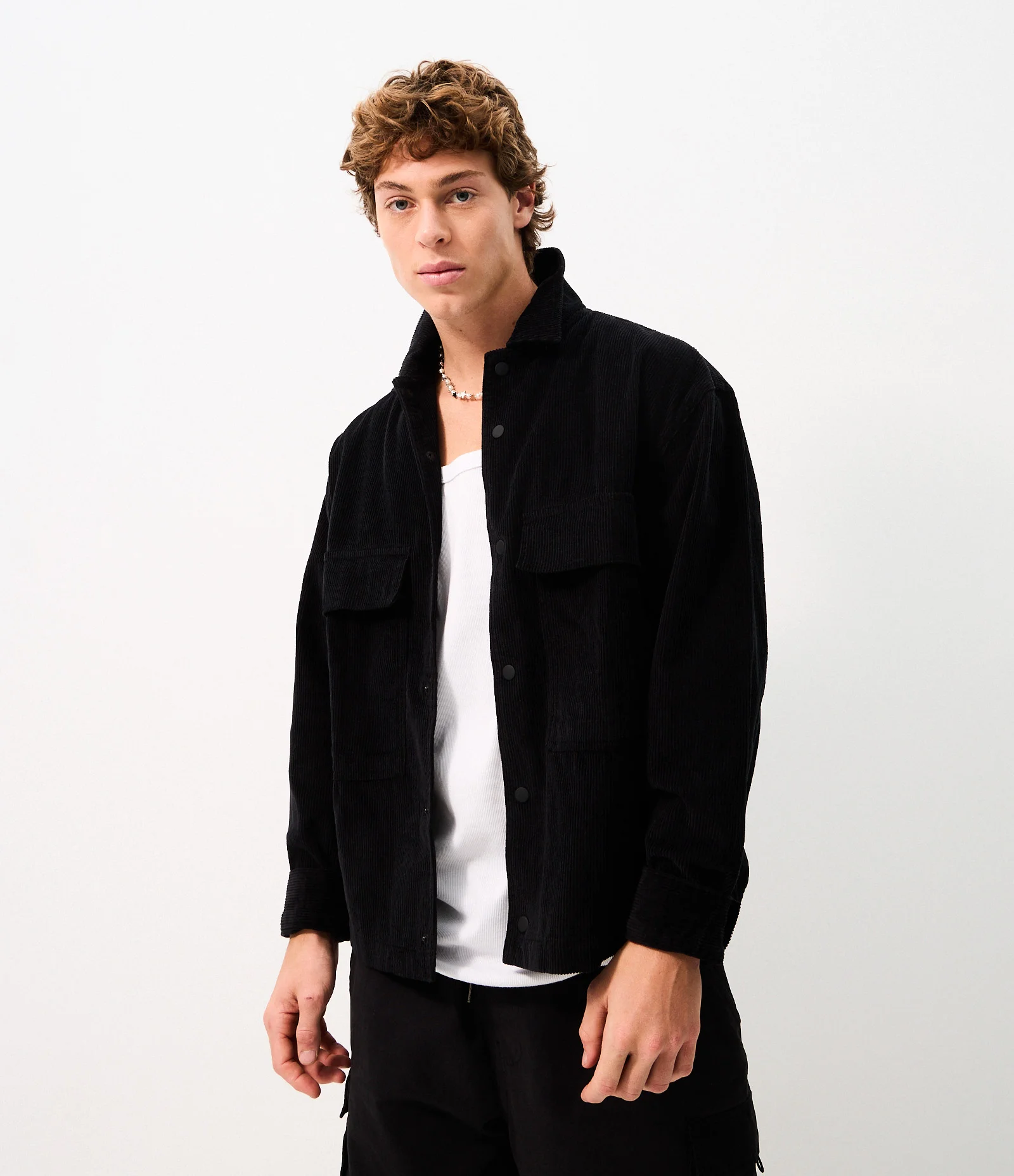 Camisa em Veludo Cotelê com Bolsos Preto 1