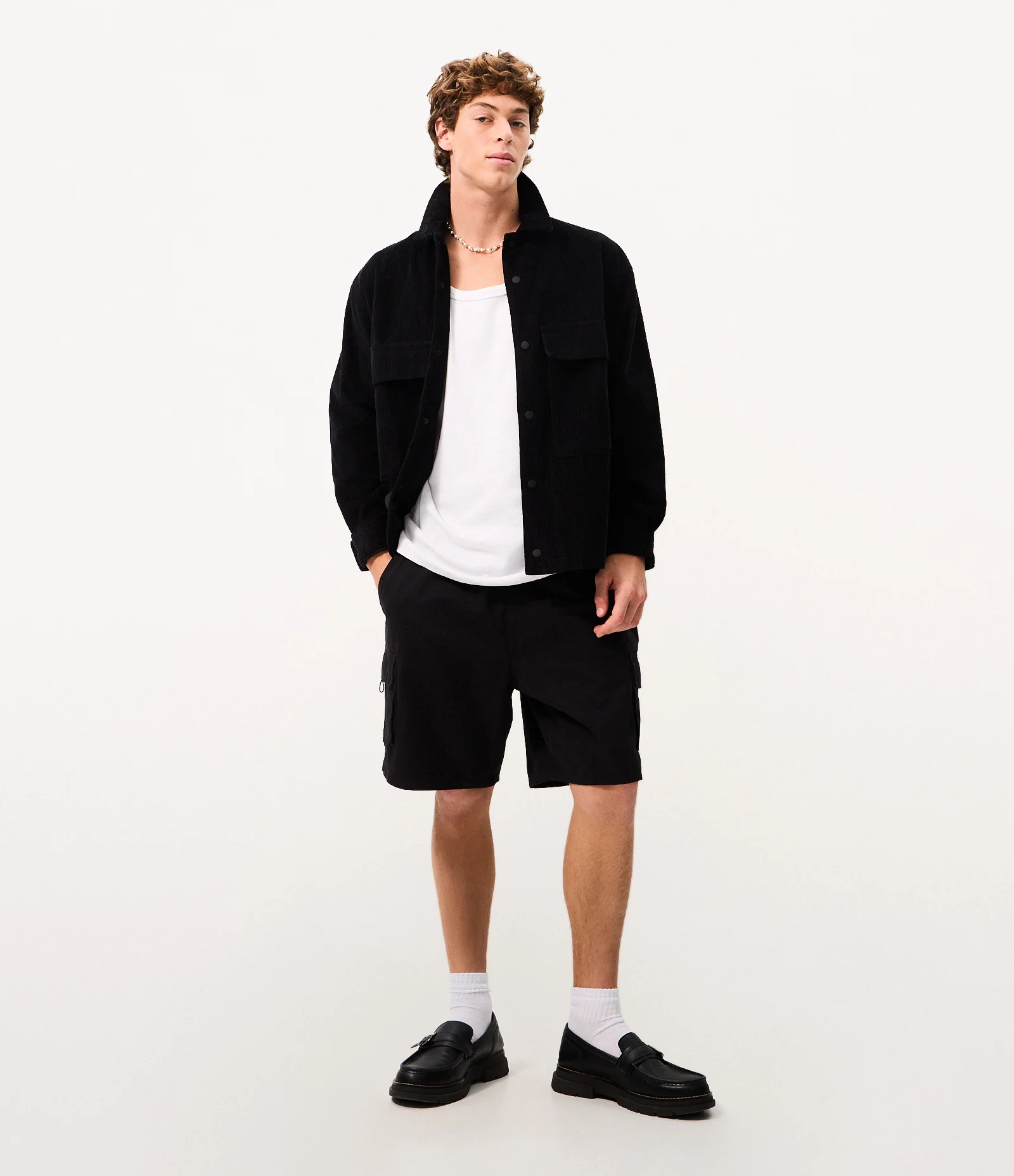 Camisa em Veludo Cotelê com Bolsos Preto 2