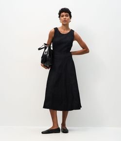 Vestido Midi em Jeans com Recortes e Gola Redonda